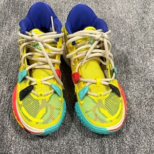 Nike Men's Kyrie 7 EP '1 World 1 People